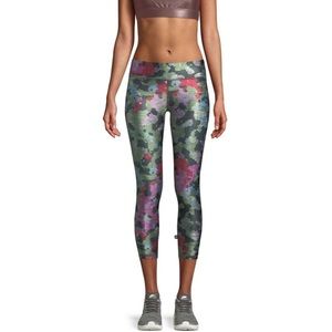 Women’s Terez Camo Capri Leggings SZ Medium
